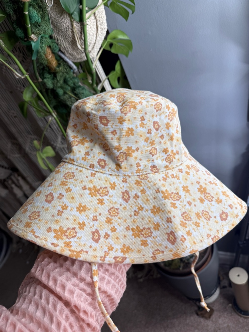 Lack of color Floral Bucket Hat